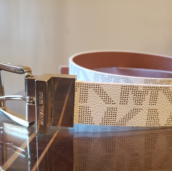Authentic Michael Kors Reversible White Logo Belt